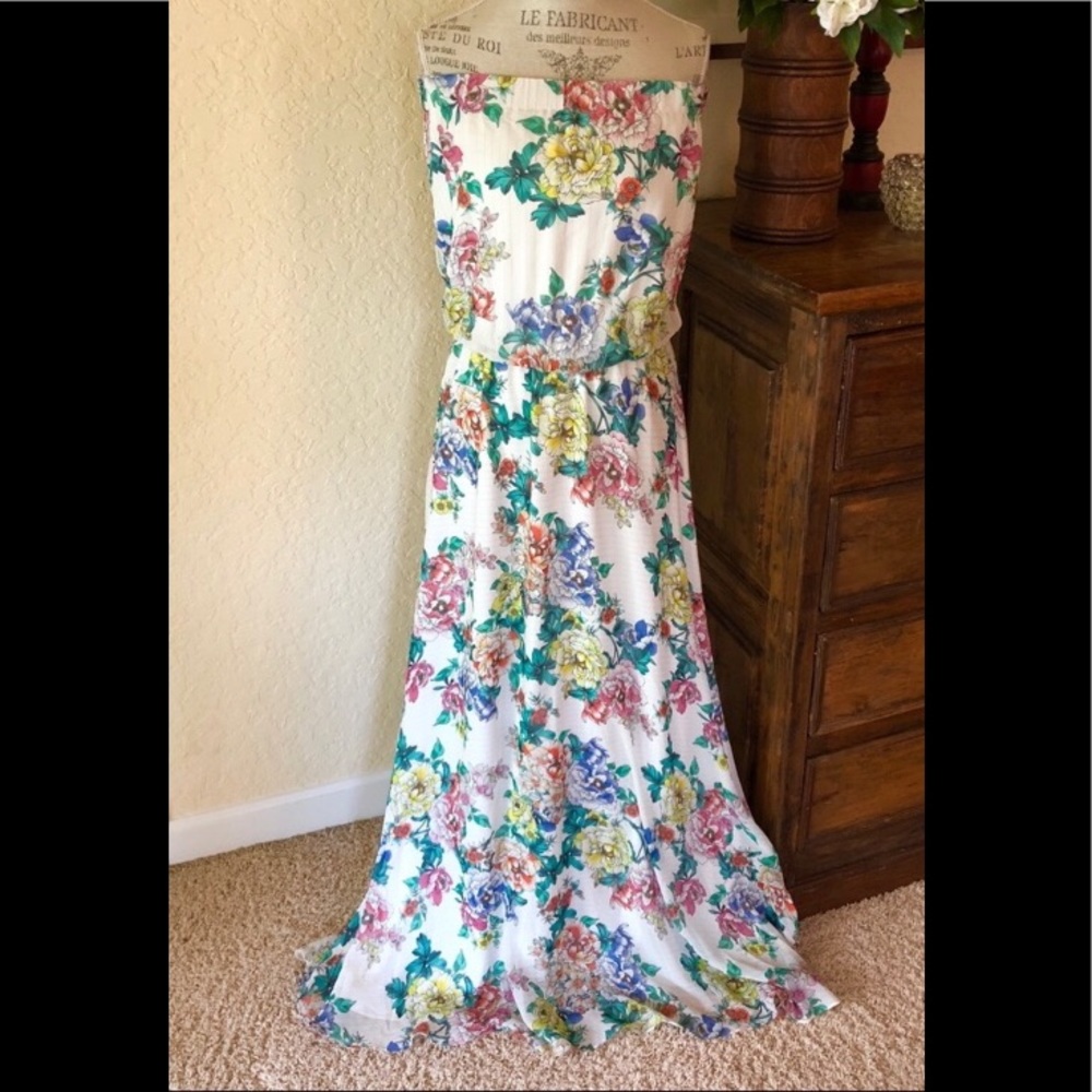 Le Lis Blanc strapless dress sz L